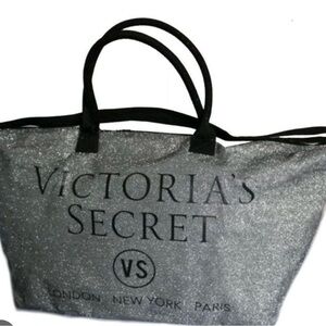 VICTORIA SECRETS DUFFLE WEEKENDER